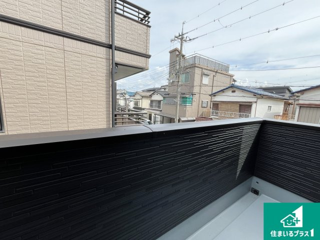 草津市上笠　第3期　新築一戸建てのバルコニー|外出時に急な雨でも洗濯物を守ってくれるインナーバルコニー！