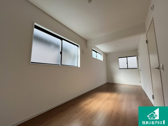 草津市上笠　第3期　新築一戸建ての洋室|収納スペースが充実しているので子供の成長に合わせてたくさん収納ができます！家族構成に合わせた様々な活用ができる収納！