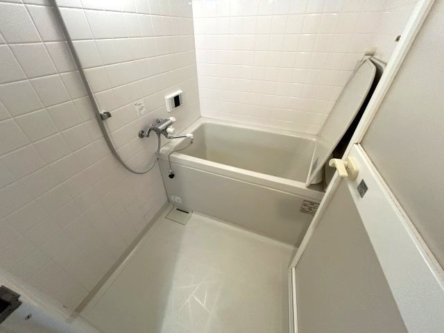 アプリーレ北青木の浴室