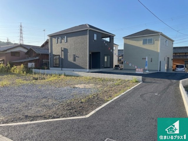 ★29(土)30(日)現地見学可能！★彦根市正法寺町　全3邸の前面道路含む現地写真|周辺は閑静な住宅街！前面道路広々で車の出し入れも便利です。駐車が苦手な方でも安心して車庫入れできます！