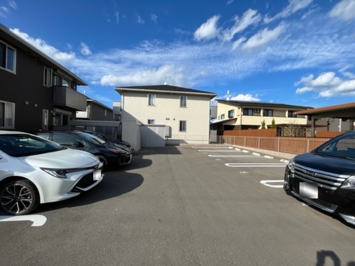 プレザントハウスＭ８の駐車場