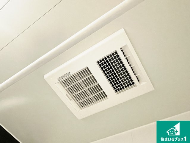 彦根市正法寺町　第1期　新築一戸建ての冷暖房・空調設備|四季を通して快適なバスライフをお手伝いする浴室暖房乾燥機！浴室の乾燥・暖房・涼風・換気はもちろん、２４時間換気にも対応！
