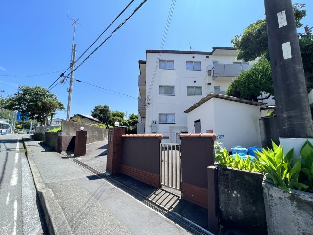 海まで7分！「葉山サンハイツ」3階　リノベーションの周辺|歩道