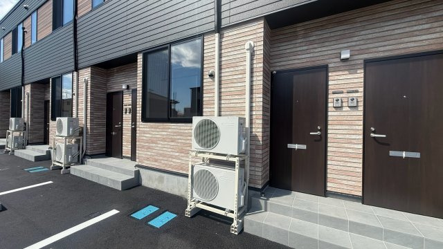 福山市松永町４丁目のアパートのエントランス