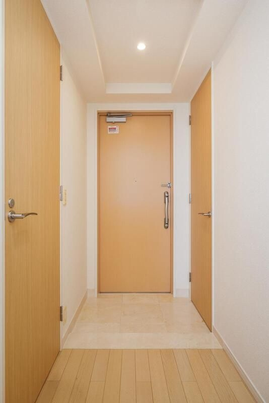 白金タワーの玄関