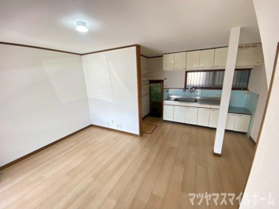 【居間・リビング】 | 新池島町戸建賃貸