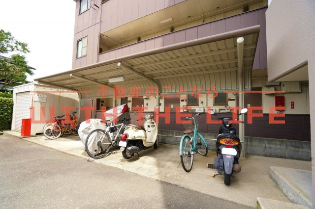 サクセス75【キャッシュバック対象物件】の駐車場|バイク置場もあります
