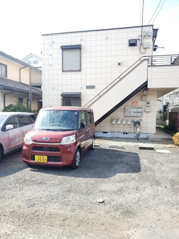 メゾンK の駐車場
