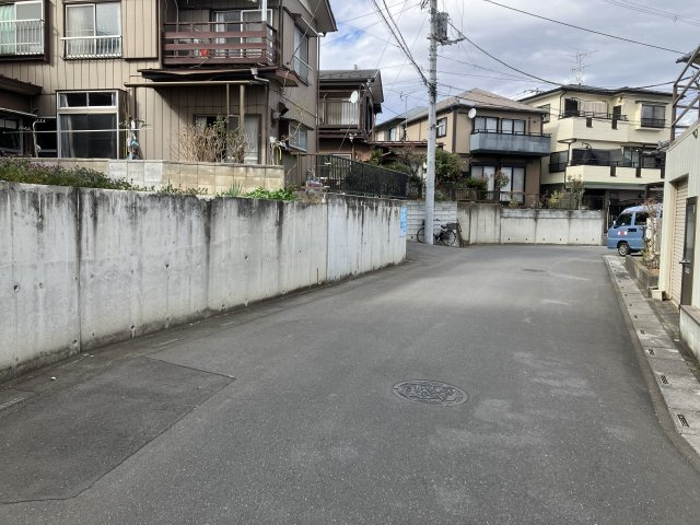 敷地面積25坪　売地　桶川市上日出谷南一丁目の前面道路含む現地写真|現地（2026年3月20日）撮影
前面道路：東側公道約６ｍ