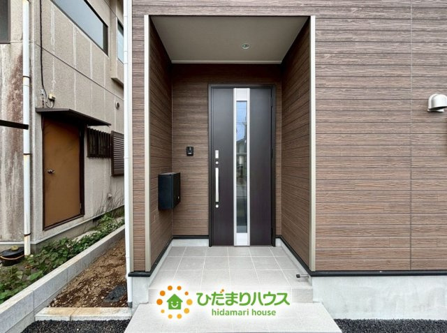 古河市関戸第1　新築一戸建て　クレイドルガーデンの玄関