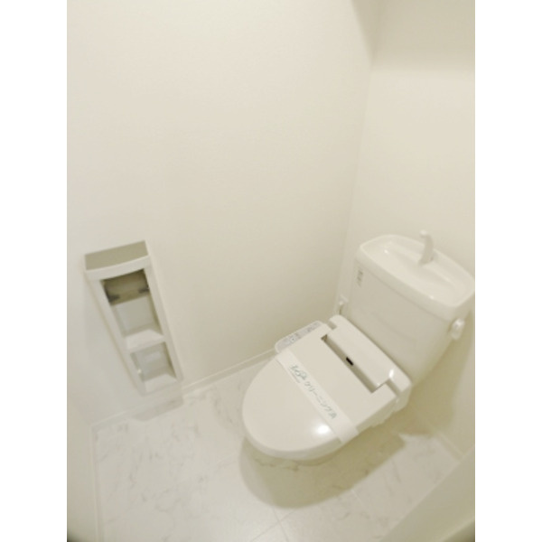 FIRST SCENE Ⅱ番館のトイレ