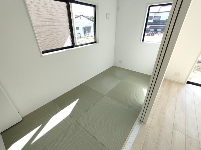 【Cradle Garden】　栃木市大平町西野田　第４　全4邸の和室|〇２号棟　和室　4帖〇
リビングと続き間の和室。ゆったりくつろぎたいときに嬉しいスペースです♪お子様のプレイルームとしても活用いただけます（＾＾）
2026年3月撮影