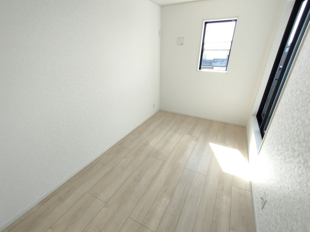 【Cradle Garden】　栃木市大平町西野田　第４　全4邸の洋室|〇２号棟　洋室　5.5帖〇
窓から明るい日差しが差し込みます♪
2026年3月撮影