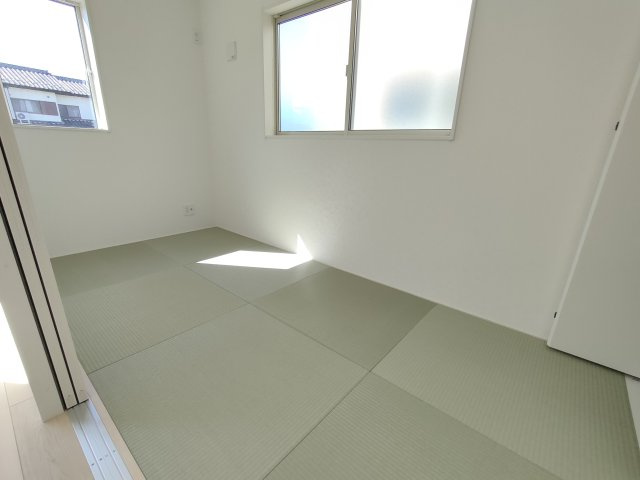 【Cradle Garden】　栃木市大平町西野田　第４　全4邸の和室|〇４号棟　和室　4帖〇
リビングと続き間の和室です。日差しが注ぎ、心地よい空間です♪
2026年3月撮影