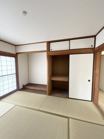常滑市萱苅口貸家の和室