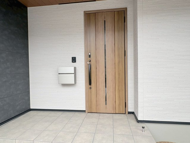 ダイマルタウン　羽島郡岐南町伏屋第８　全３区画分譲の玄関|玄関ドアの鍵はディンプルキーと内側はサムターンキーになっており防犯性の高い仕様になっています。