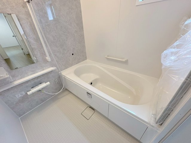 ダイマルタウン　羽島郡岐南町伏屋第８　全３区画分譲の浴室|高断熱浴槽の為、４時間後も湯温低下約2.3度と暖かさを保ちます。暖房乾燥機もあり快適に入浴できます。