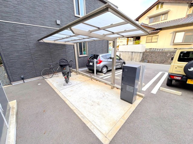 コントレイルの駐車場