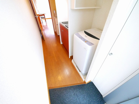 レオパレスブルーメの玄関|落ち着いた玄関です