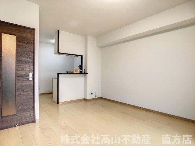 直方市殿町の賃貸マンションの居間・リビング