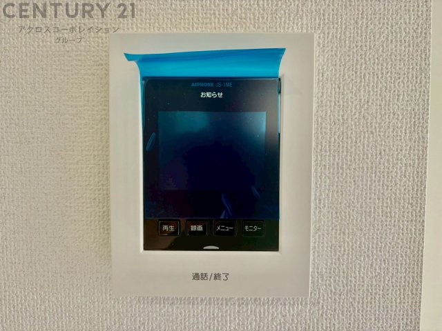 訪問者が来たときにテレビ画面で確認できるため、安心してドアを開けられます。録画機能があるものもあり、留守中に来訪者を記録しておくことができます。利便性が高く、セキュリティ面でも安心です。