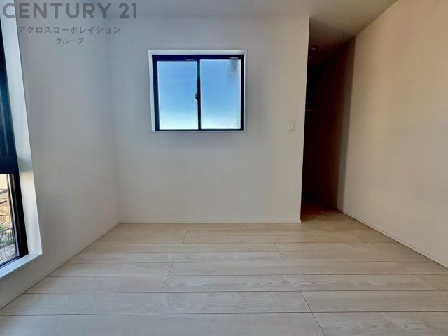 子供部屋…創造性や成長を促す遊びの空間を提供。学習や趣味に集中できる環境を整えます。個別のプライベートスペースは自己表現と自立心を育み、心地よい睡眠環境を整えリラックスできる場所を提供。