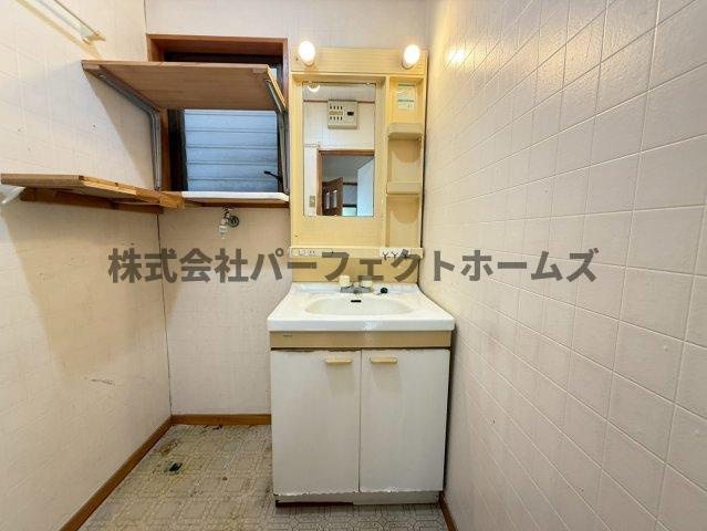 倉治２丁目戸建　賃貸の独立洗面台|朝の支度にも助かる、独立の洗髪洗面化粧台