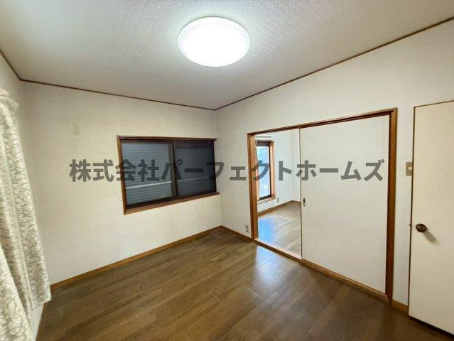 倉治２丁目戸建　賃貸の居間・リビング|おしゃれな居間です