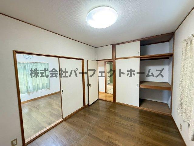 倉治２丁目戸建　賃貸の居間・リビング|ゆったりとした居間です