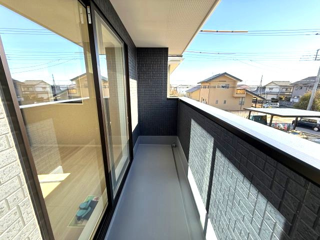 アーバンスタイル北群馬郡吉岡町1期　1号棟のバルコニー|お洗濯にも便利な南面バルコニー付き！