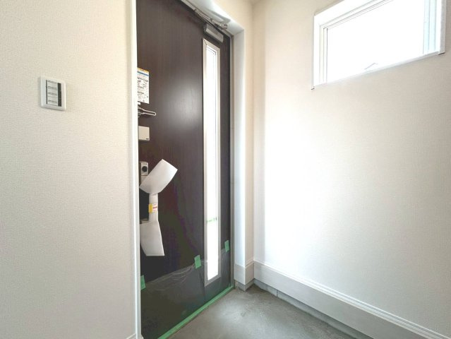 【商談中】リーブルガーデン　一宮市萩原町第三　全2区画分譲の玄関|玄関ドアからの光が玄関ホールを明るくしてくれます。