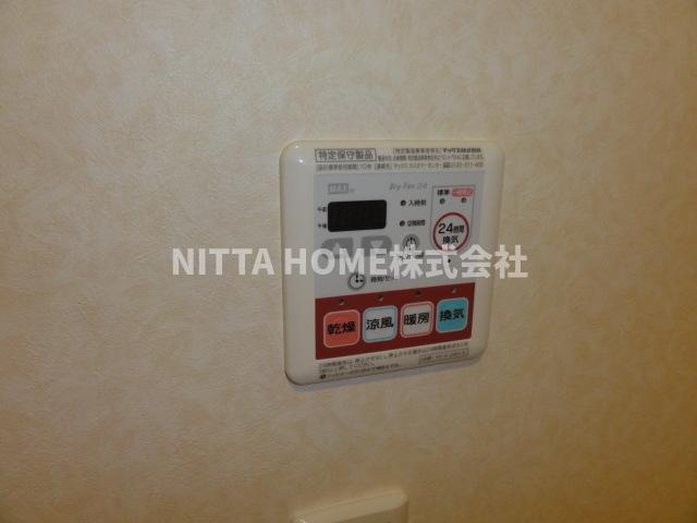 豊岡市庄境のアパートの浴室|浴室乾燥や暖房などの設備が付いています◇