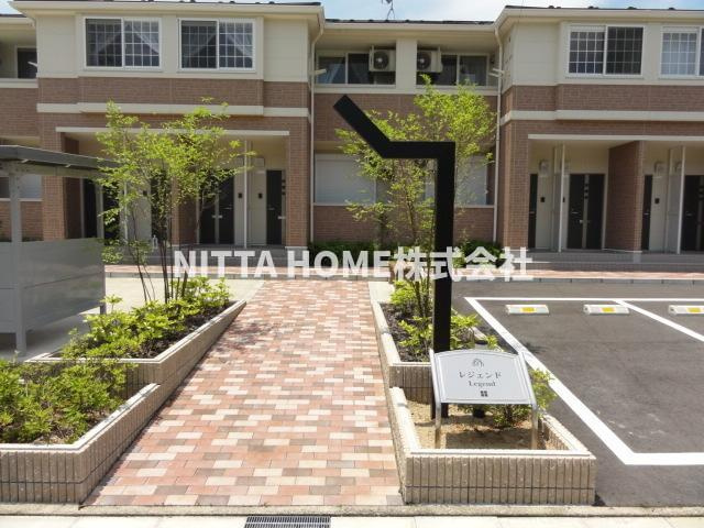 豊岡市庄境のアパートの駐車場|敷地内に駐車場も完備しています◎