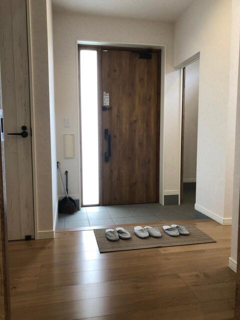 2022年築　柏木町　『糸井駅』　築浅戸建ての玄関| 