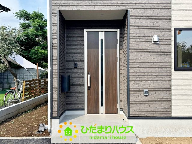 古河市五部第1　新築一戸建て　01　クレイドルガーデンの玄関