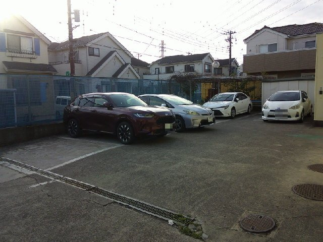柏市青葉台２丁目の倉庫の駐車場