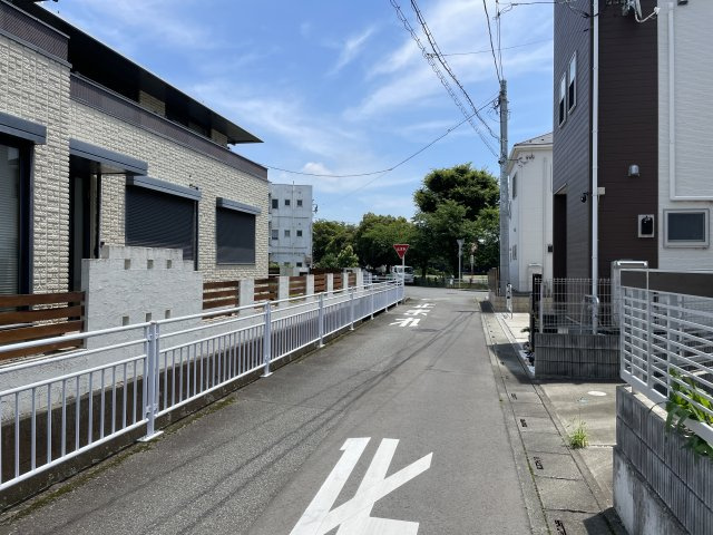 【前面道路含む現地写真】 | 熊谷市中央1丁目　中古戸建