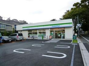 ファミリーマート等々…まで132m