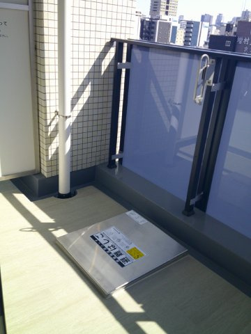 大阪市中央区材木町の賃貸マンションのバルコニー