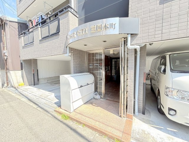 THE CITY三国本町のエントランス
