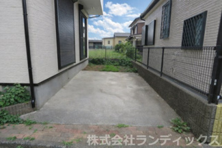 【駐車場】 | 昭島市美堀町２丁目中古戸建 | カースペース１台分あり　角地