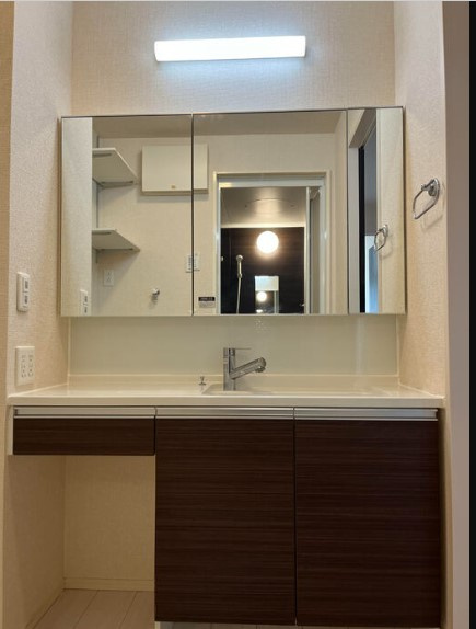 ＣＲＥＳＣＥＮＴＥ経堂 弐番館の洗面所