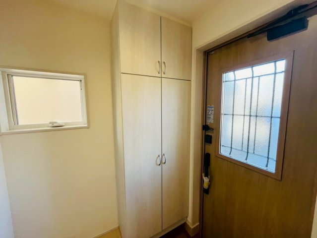 【Livele Garden】　栃木市大平町富田　第１５　全1邸の玄関|○リビング○
明るいリビング。続き間の和室と合わせると更に開放的な空間が広がります♪
2026年3月撮影