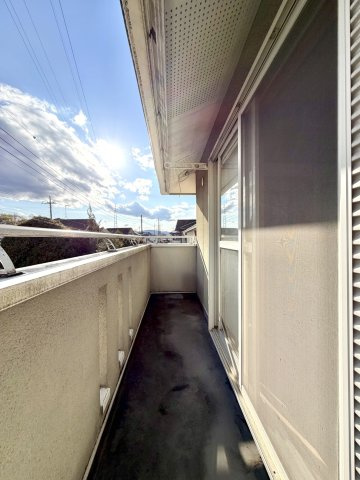 【中古戸建】富岡市田篠のバルコニー|■バルコニー｜空が見える広々としたバルコニー♪家族で星空観賞ができて夜が楽しみになりますね☆