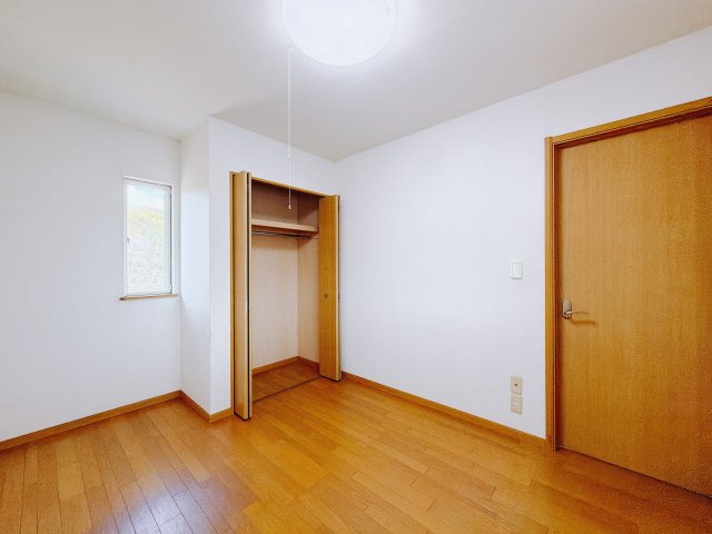 【中古戸建】富岡市田篠の洋室|■洋室｜子供部屋のメリットは「自立心を養うことができる」「自分で整理整頓できるようになる」そして、お子様が成長した際には「プライバシーを確保できる」といい事だらけ♪