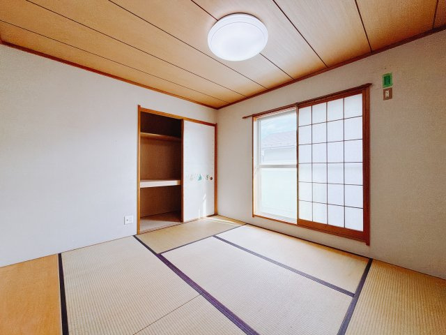 【中古戸建】富岡市田篠の和室|■和室｜和室を書斎にしたり、冬にはコタツを敷いて家族みんなで年越しをするのもいいですね。家族みんなのお気に入りの空間になります♪