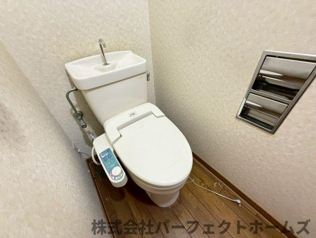 村野東町中古戸建のトイレ|ゆったりとした空間のトイレです