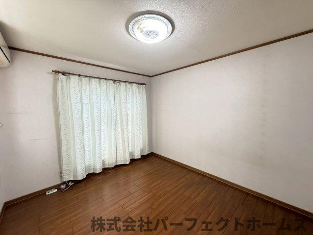 村野東町中古戸建の洋室|コンパクトで使いやすい洋室です