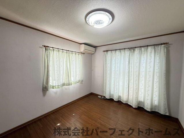 村野東町中古戸建の洋室|コンパクトで使いやすい洋室です