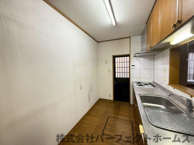 村野東町中古戸建のキッチン|コンパクトなキッチンで掃除もラクラク